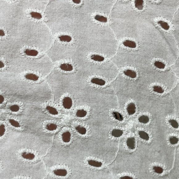 Chaps Eyelet Blouse White Popover V-Neck M Medium 3/4 Sleeve Cotton - Picture 5 of 7